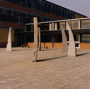 Seriële sculptuur, grijs/wit Tarn graniet, 1983
