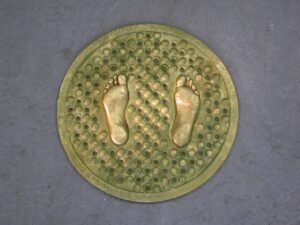 Vloerplaquette: De voeten van Kroes, 2002/03