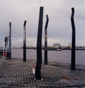 Werkzaamheden aan het kunstwerk in het Dokhavenpark te Rotterdam, 1998 